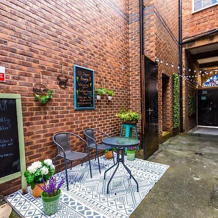 Stylish Chester City Centre Apartment By 53 Degrees Property, Ideal For Couples & Business Professionals - Sleeps 4 Exterior photo