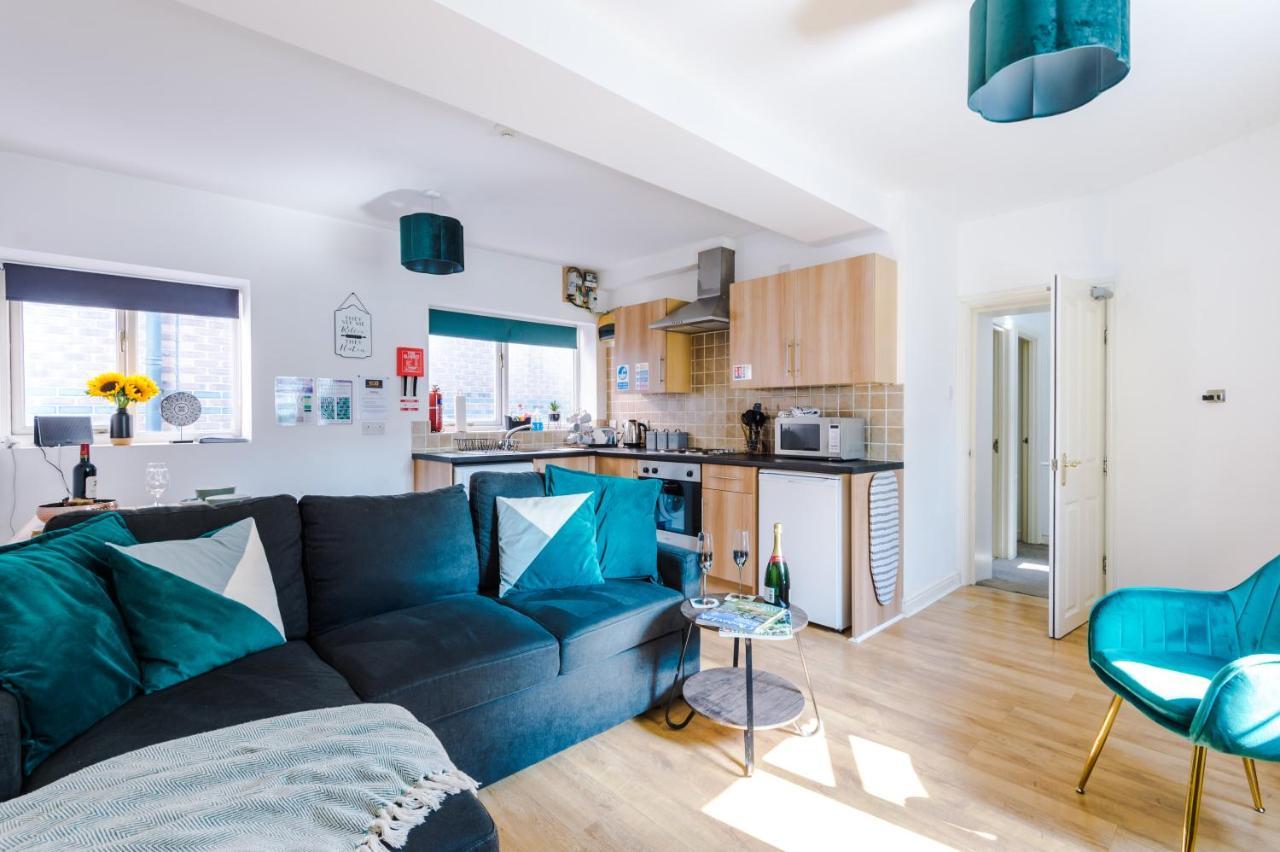 Stylish Chester City Centre Apartment By 53 Degrees Property, Ideal For Couples & Business Professionals - Sleeps 4 Exterior photo