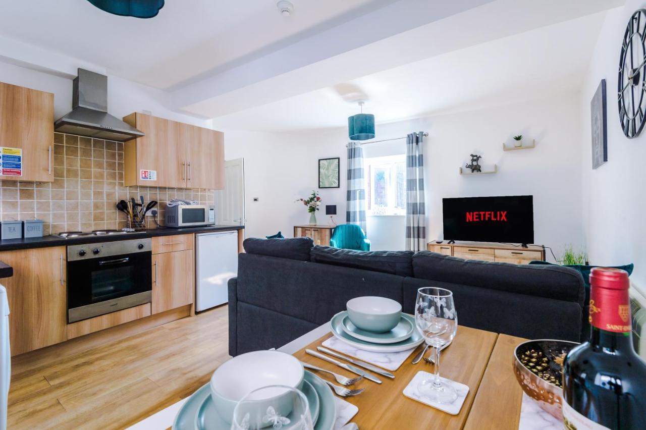 Stylish Chester City Centre Apartment By 53 Degrees Property, Ideal For Couples & Business Professionals - Sleeps 4 Exterior photo