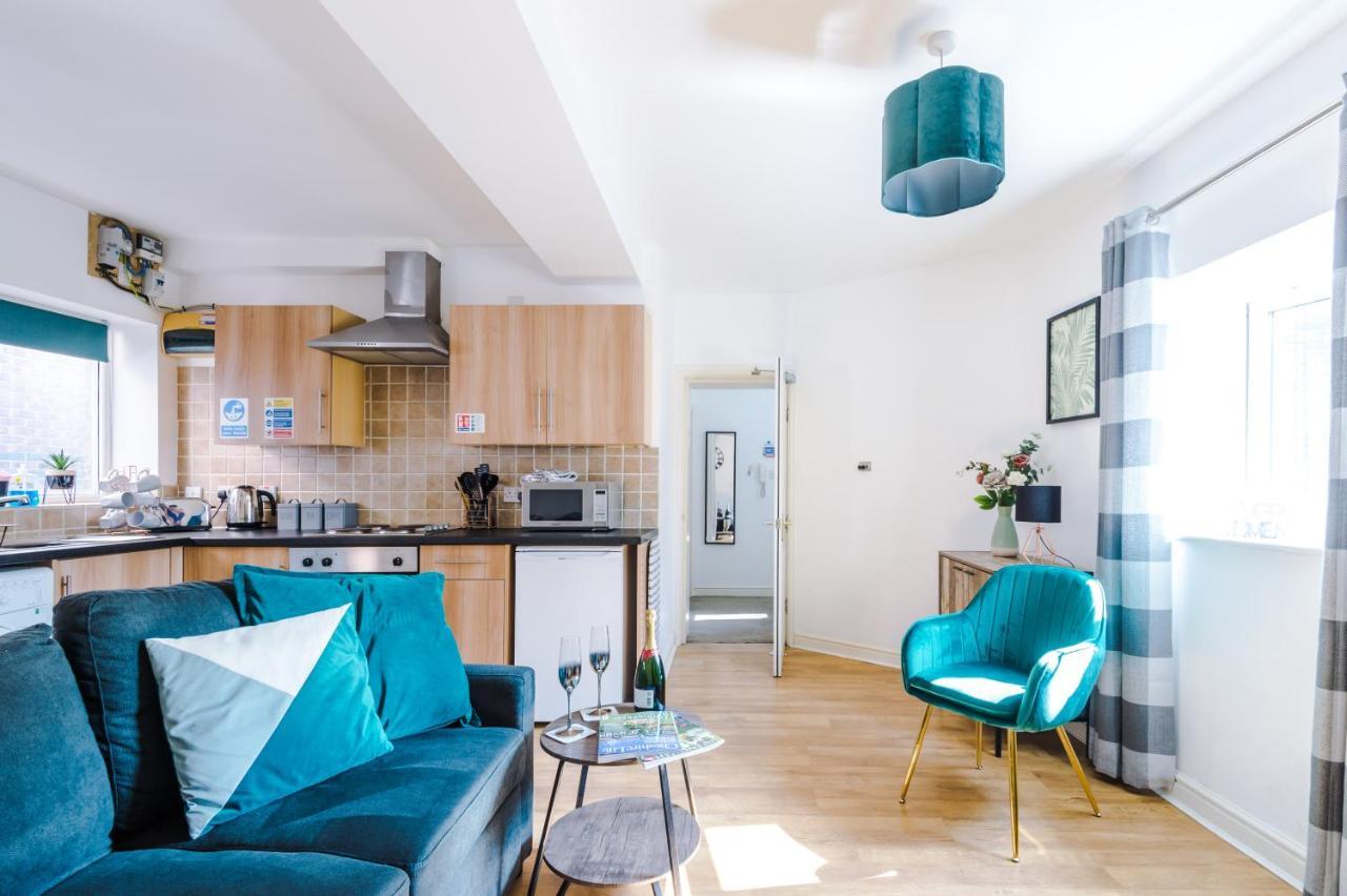Stylish Chester City Centre Apartment By 53 Degrees Property, Ideal For Couples & Business Professionals - Sleeps 4 Exterior photo