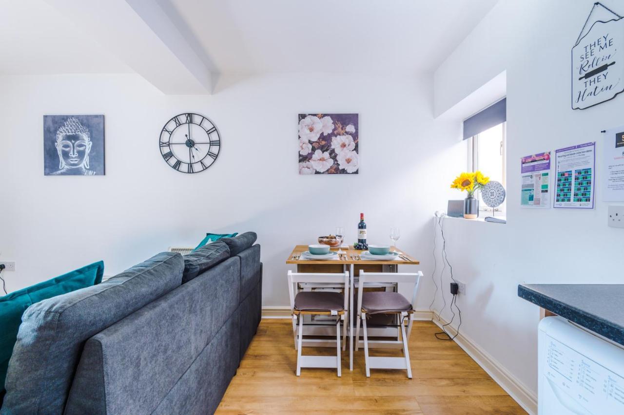 Stylish Chester City Centre Apartment By 53 Degrees Property, Ideal For Couples & Business Professionals - Sleeps 4 Exterior photo