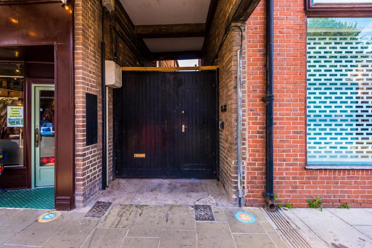 Stylish Chester City Centre Apartment By 53 Degrees Property, Ideal For Couples & Business Professionals - Sleeps 4 Exterior photo